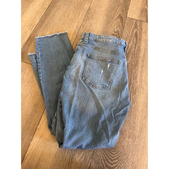Universal Thread High rise Straight Light Wash Denim Distress Jean size 14R - Picture 1 of 6